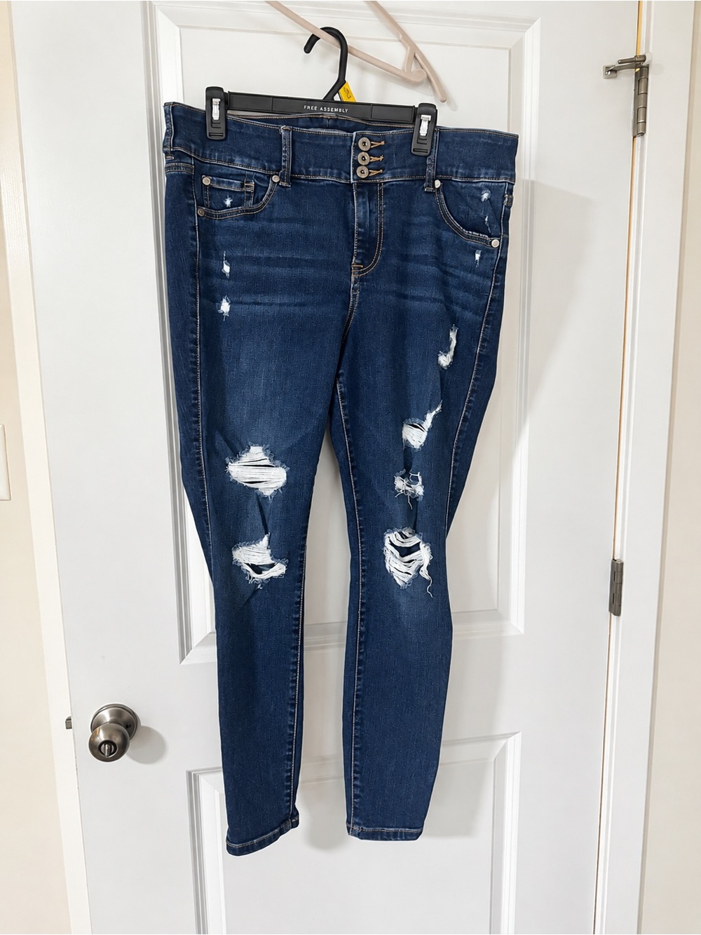 Torrid #Feelthefit Skinny Jeggings Distressed Dark Wash Jeans Size 16R